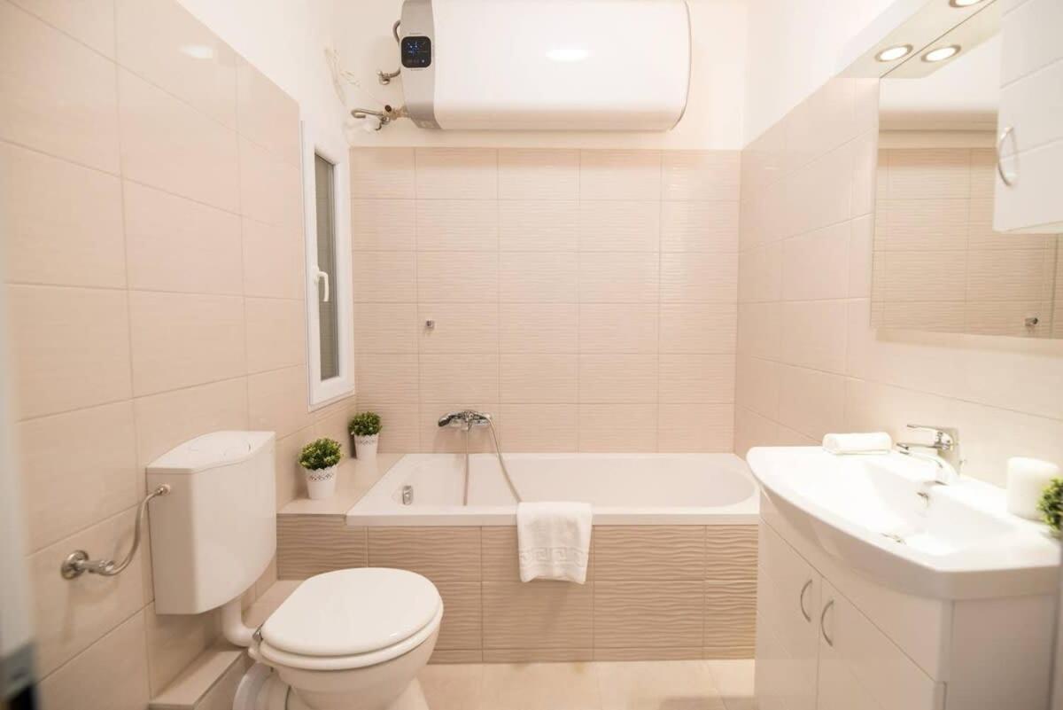 Trendy Central Apartment At Castle Budapest Eksteriør billede